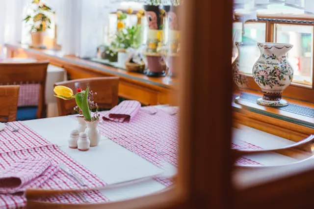 Restavracija in prenočiščaTulipan