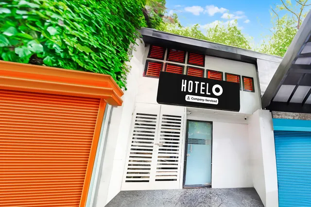 Hotel O Santacruz Railway Junction Kharsubway