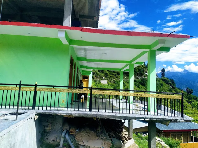 Heaven Tirthan view home stay sharchi