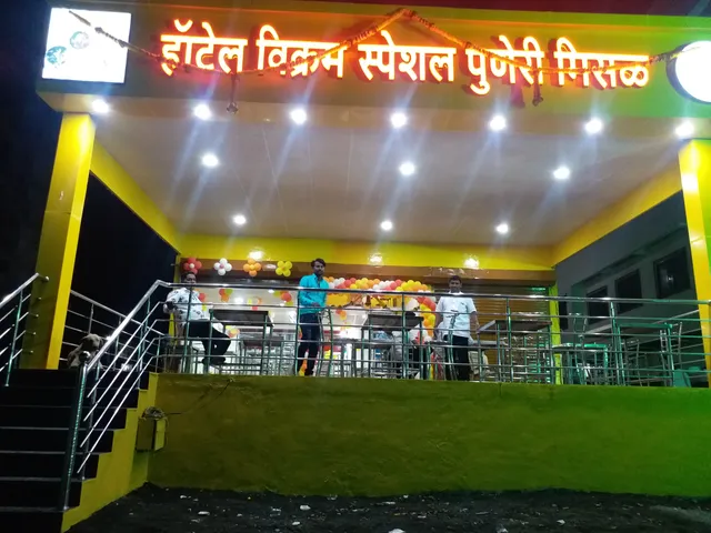 Hotel Vikram Puneri Misal