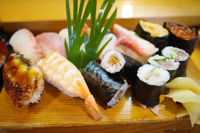 丸八寿司･芸能貸衣装