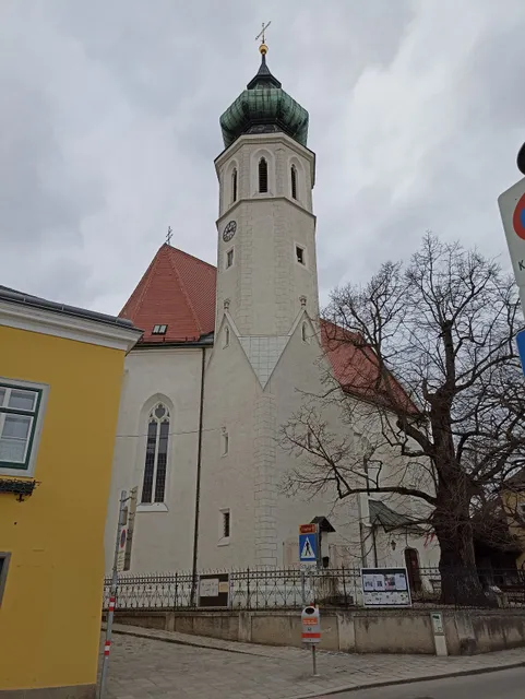Katholische Kirche Grinzing (Hl. Kreuz)