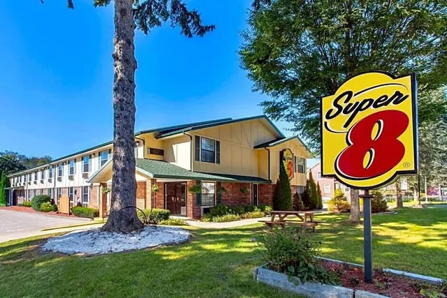 Quality Inn Lee - Lenox South