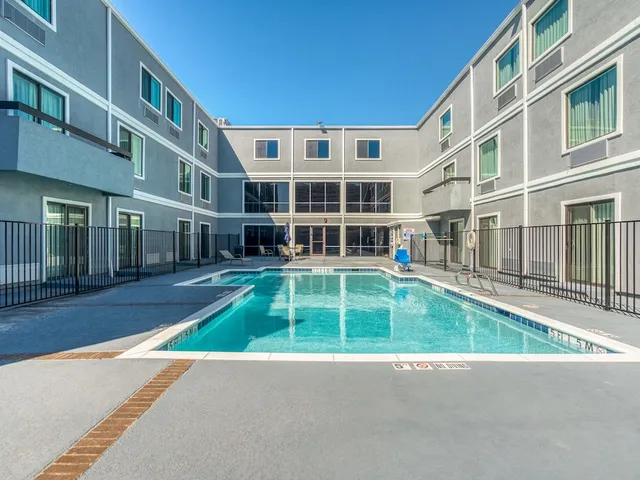 Alexis Hotel & Banquets Dallas Park Central Galleria