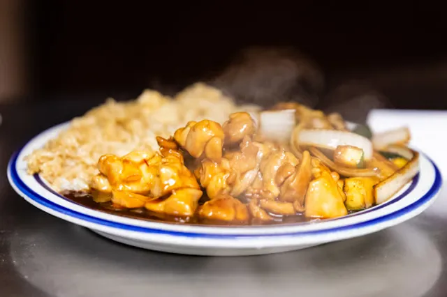 Tsubaki Restaurant Lounge & Karaoke