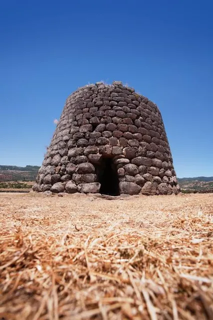 Crèsia e Nuraghe de Santa Sarbana
