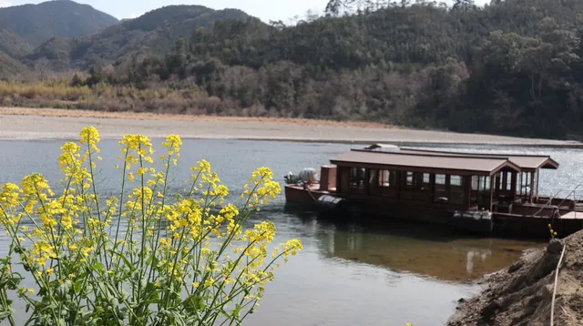 屋形船 四万十の碧（しまんとのあお）四万十川観光遊覧船