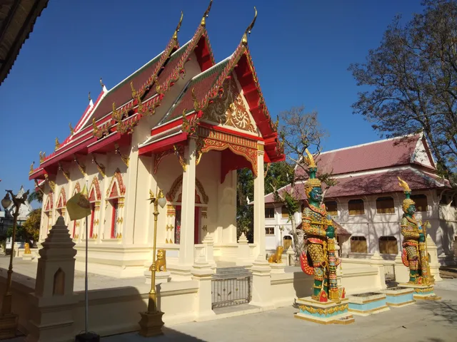 Wat Mahachai Phra Aram Luang
