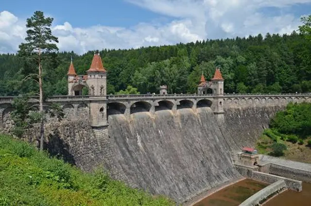 Talsperre Les Království