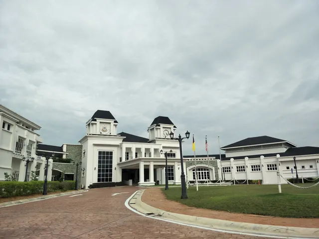 Kota Seriemas Golf & Country Club