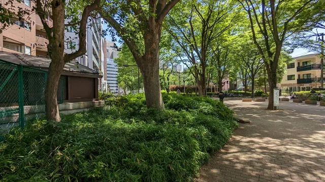 Nishi-Ikebukuro Park