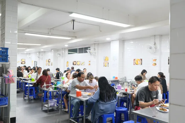 Jaekoy เจ๊ก้อย ส้มตำอาหารอีสาน เพชรบุรี12 (สาขา1)