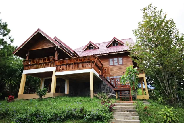 ฉัตรฟ้ารีสอร์ท