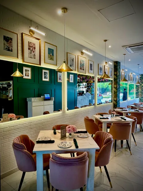 Flor & Tallos - Coffee, Dinner and Flowers