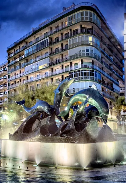 Fuente de los Delfines