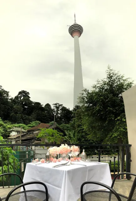 P8 MARINA WAVES BISTRO