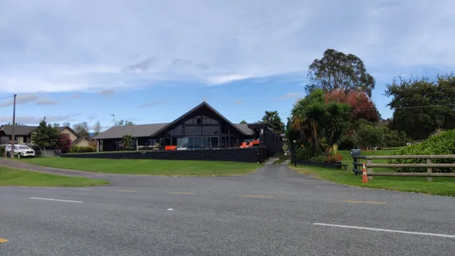 The Lake House Karapiro