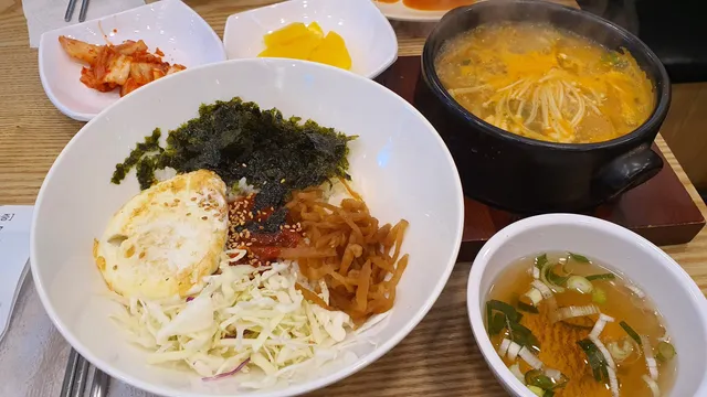 얌샘김밥 과천역점