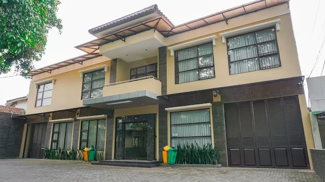 OYO 1740 Tekmira Residence Supratman Syariah