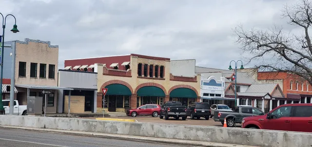 Shoppes On the Square