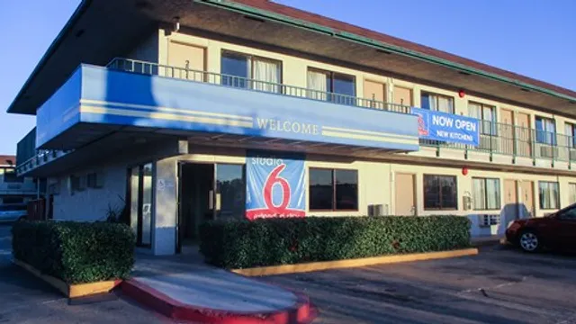 Studio 6 Monroe, LA - Hwy 165