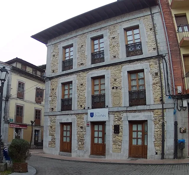 Hotel Piloñés