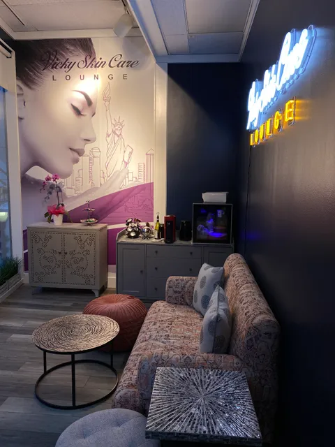 Vicky Skincare Lounge/K-Beauty/경락/얼굴축소(face reduction)/acne/Anti-Aging skin care/ Facial Recovery Treatment