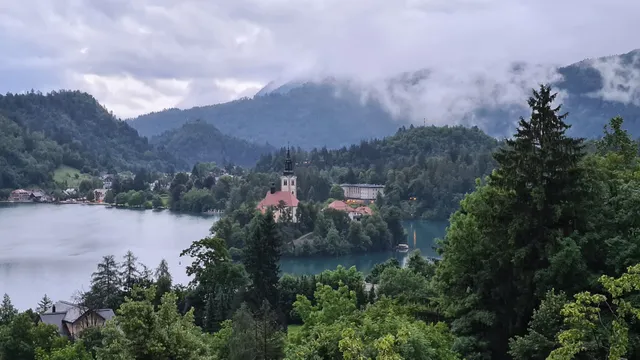 Lakeview Guesthouse & Chalet