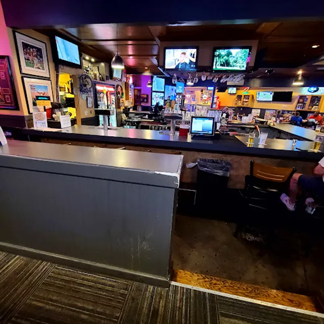 Varsity Sports Cafe & Roman Coin Pizza