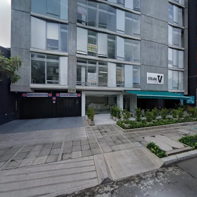 Dra. Andrea Montenegro - Escleroterapia Bogotá