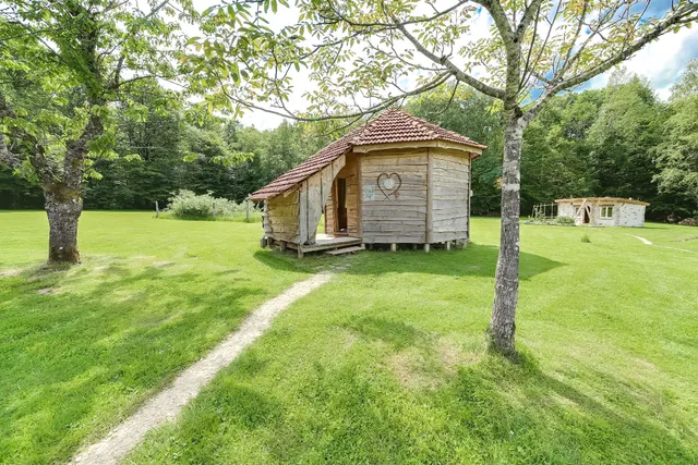 La clairière de Verbamont, Camping & Cabanes