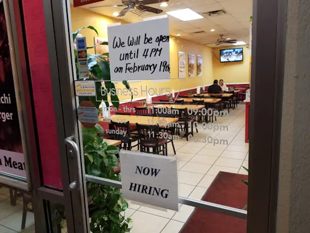 Mom's Burgers & Wings