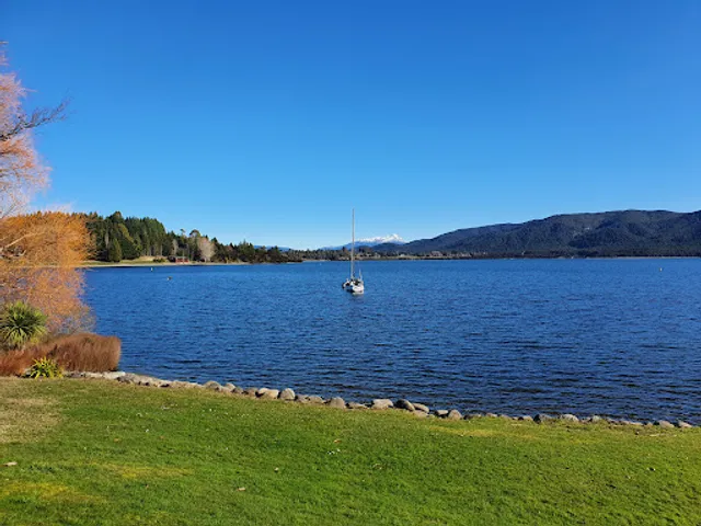 Te Anau, Lake