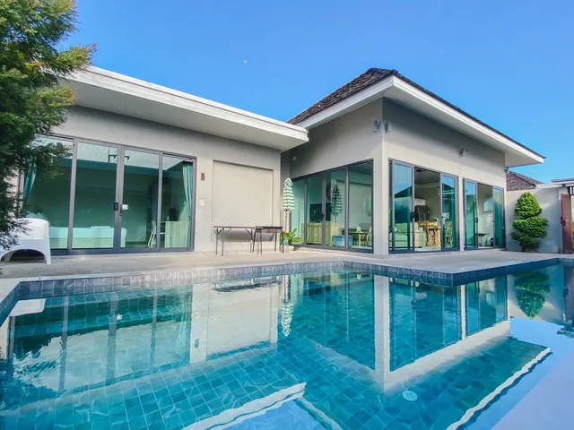 Paramontra Pool Villa