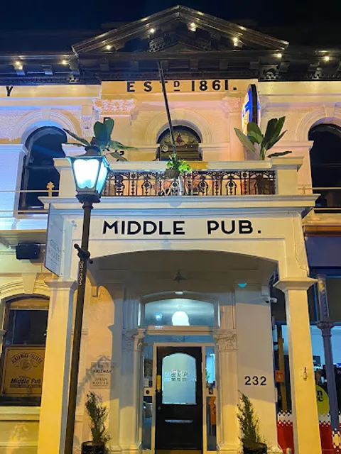 Middle Pub, Winton