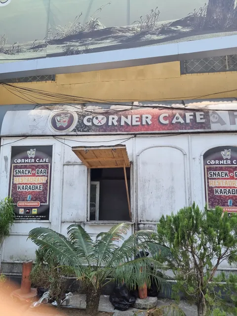 Corner Café