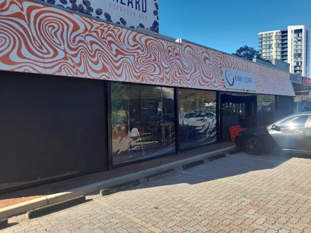 Kinky Lizard Cafe on Mews