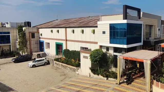 Bajaj Hotel And Restaurant