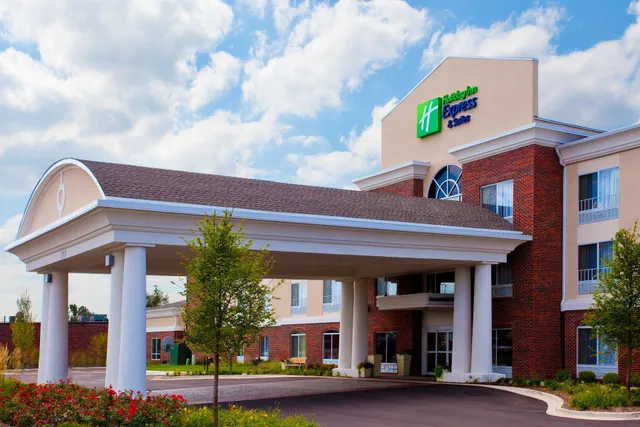 Holiday Inn Express & Suites Lake Zurich-Barrington by IHG
