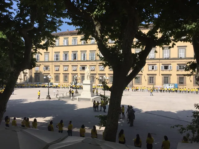 Lucca Glam Di Arianna Betti E Beatrice Betti S.N.C.