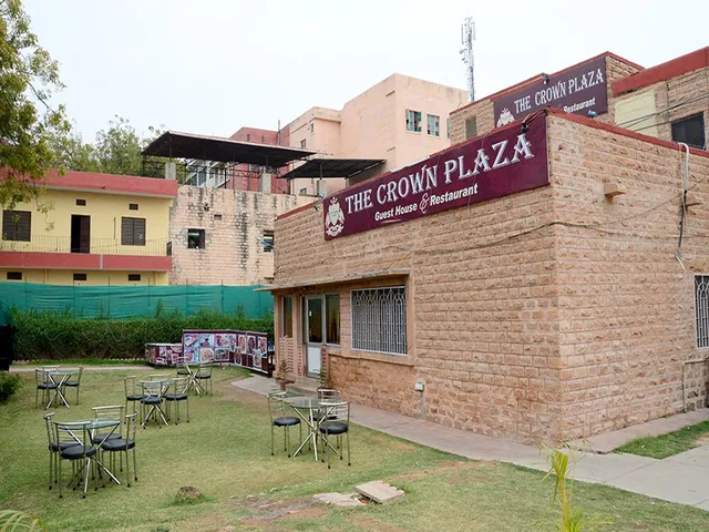 Collection O 4255 Day Night Guest House And Restaurant