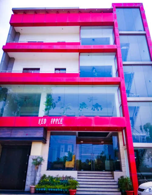 Red Apple Hotel