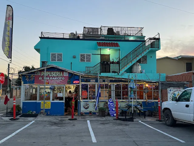Pupusería El Pulgarcito En Rosarito
