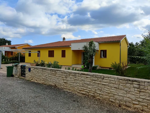 Villa Limone, Šikuti