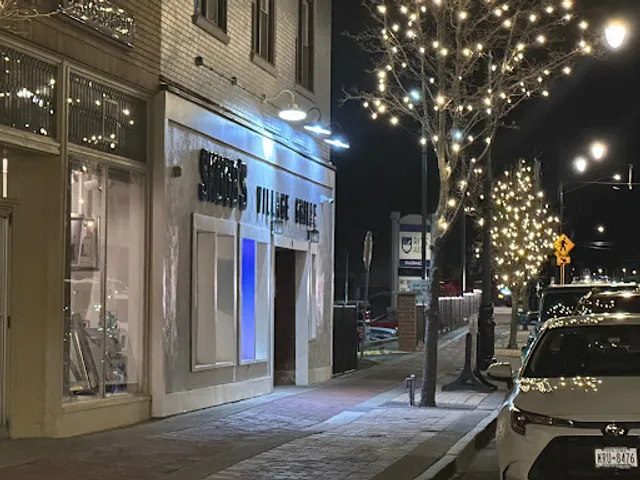 Skoob's Village Grille