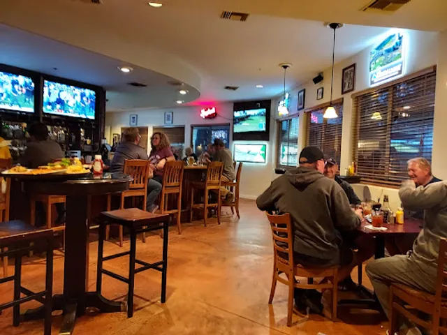 Fat Willy's University & Hawes Viewpoint Golf Resort