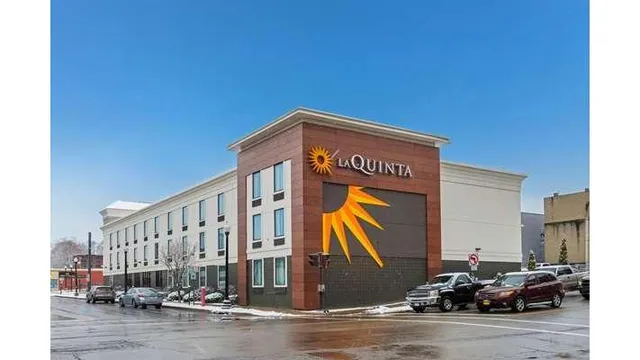 La Quinta Inn & Suites by Wyndham Jamestown