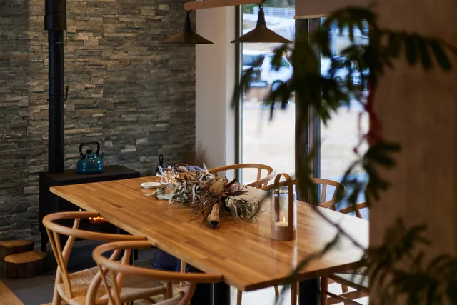 Sugos Café by aquagarage