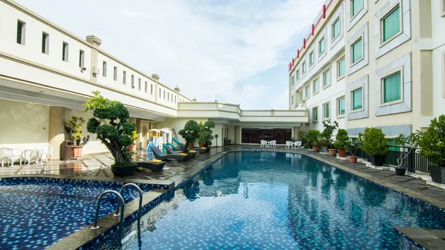 Rocky Plaza Hotel Padang
