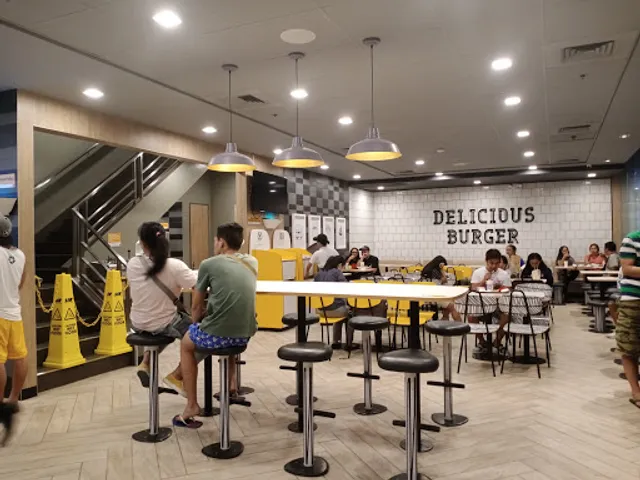 McDonald's Primark Noveleta